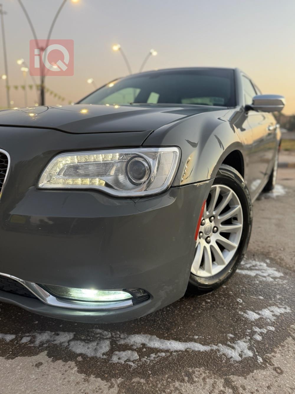 کرایسلەر 300